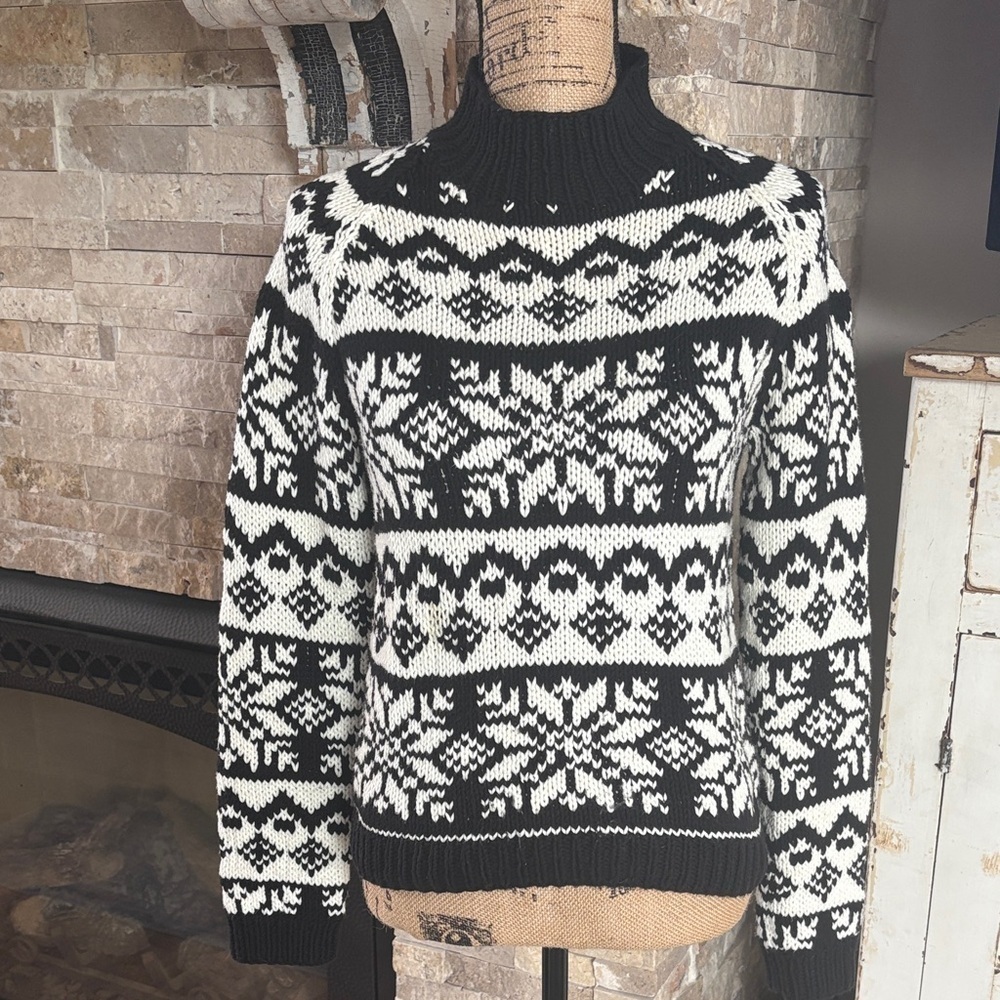 Ann Taylor black and white fair isle mock neck long sleeve sweater